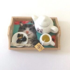 Dollhouse Miniature GRAY & WHITE TABBY CAT Nipton Tea Set Tray & Cookies